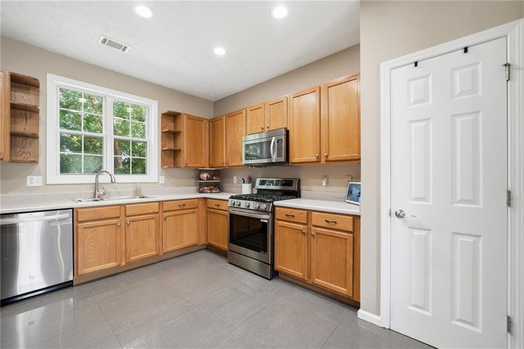 3 bedroom, 3 bathroom, 1,801 sq ft single family residence for sale at 406 Cobalt Valley Lane, Canton, GA 30114 — photo 7