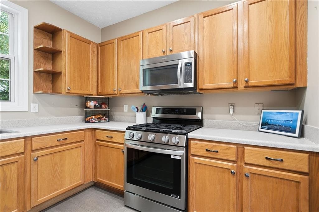 3 bedroom, 3 bathroom, 1,801 sq ft single family residence for sale at 406 Cobalt Valley Lane, Canton, GA 30114 — photo 9