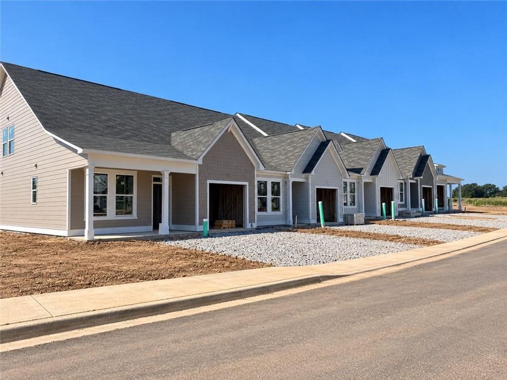 2 bedroom, 3 bathroom, 1,732 sq ft townhouse for sale at 117 Harmony Circle, Cartersville, GA 30120 — photo 2