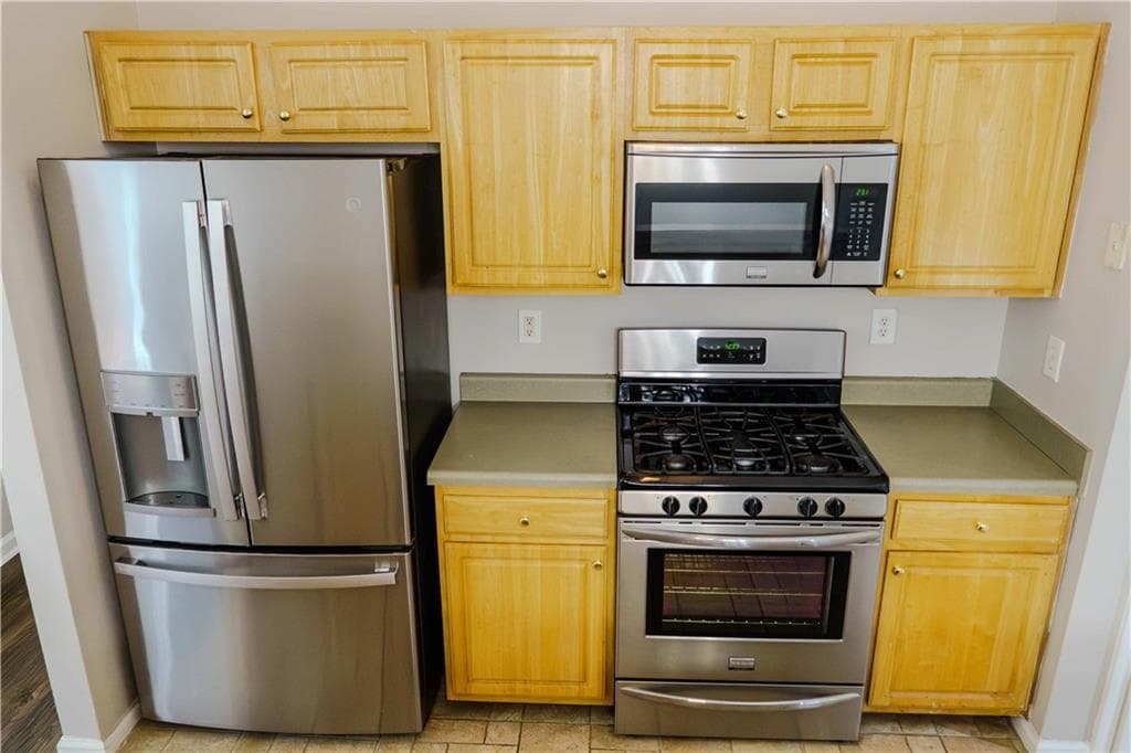 5 bedroom, 3 bathroom, 2,126 sq ft single family residence for sale at 3500 Silverton Reach, Union City, GA 30291 — photo 6