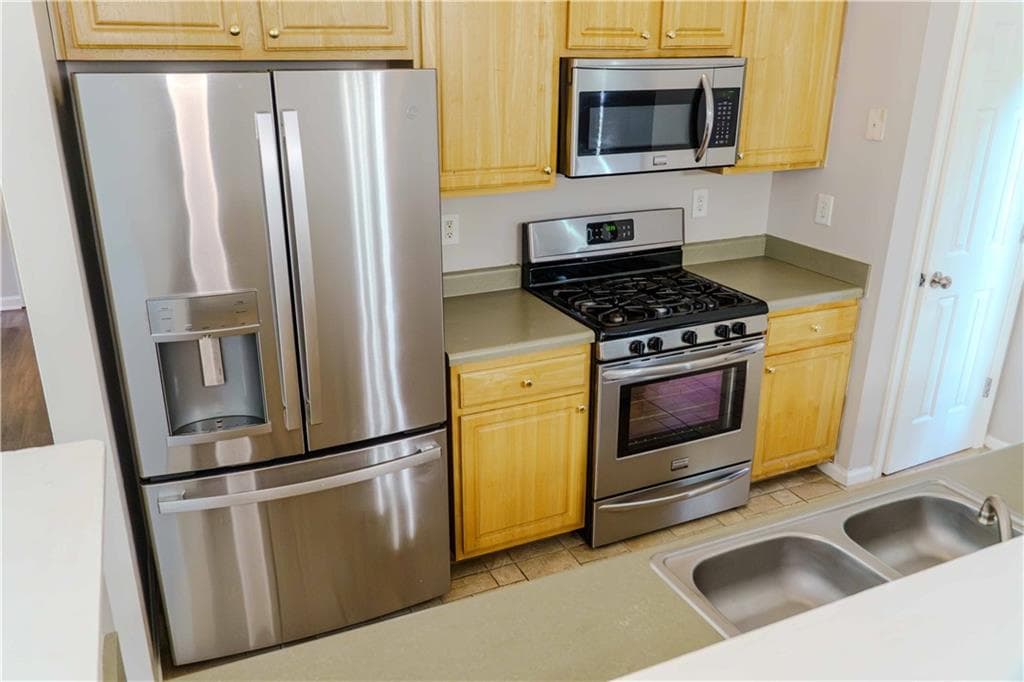 5 bedroom, 3 bathroom, 2,126 sq ft single family residence for sale at 3500 Silverton Reach, Union City, GA 30291 — photo 7