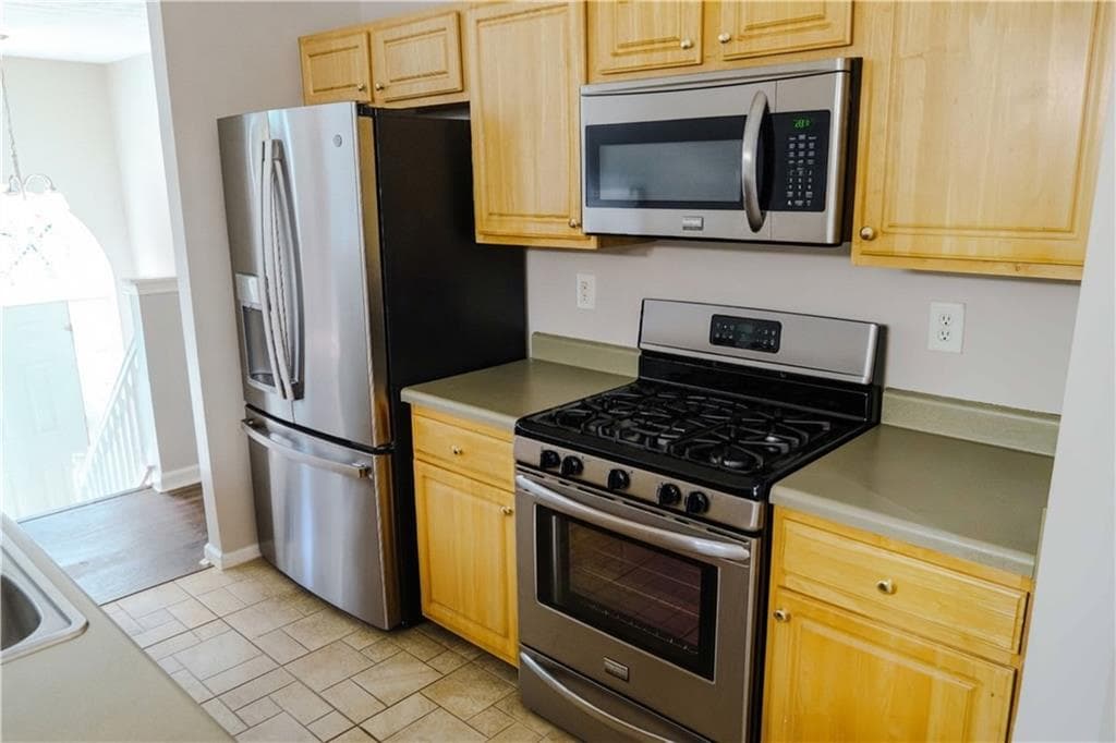 5 bedroom, 3 bathroom, 2,126 sq ft single family residence for sale at 3500 Silverton Reach, Union City, GA 30291 — photo 8