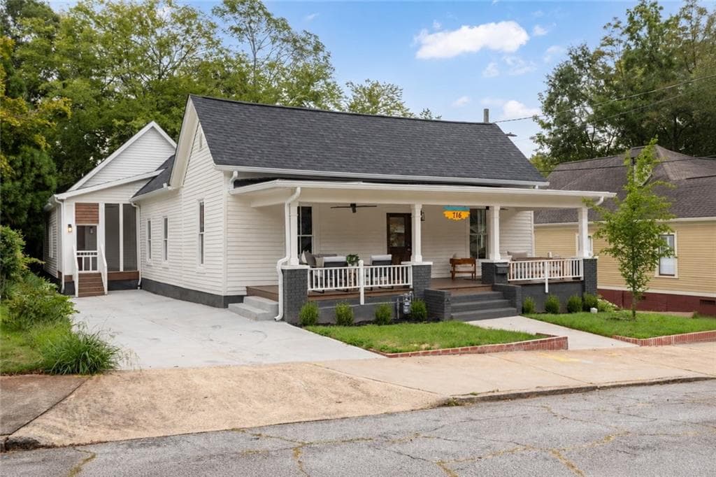 5 bedroom, 4 bathroom, 2,528 sq ft single family residence under contract at 716 Oakland Avenue, Atlanta, GA 30315 — photo 2