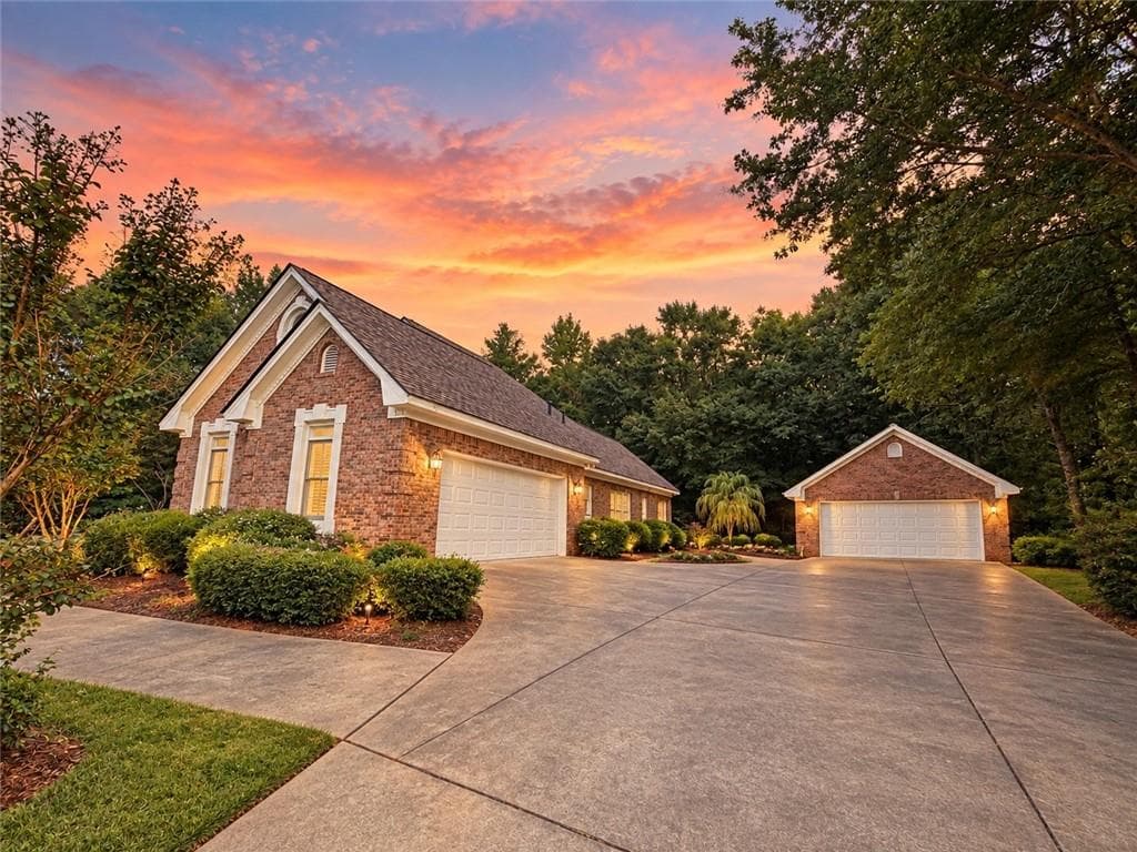 4 bedroom, 3 bathroom, 3,946 sq ft single family residence under contract at 865 Streamside Drive, Mcdonough, GA 30252 — photo 2