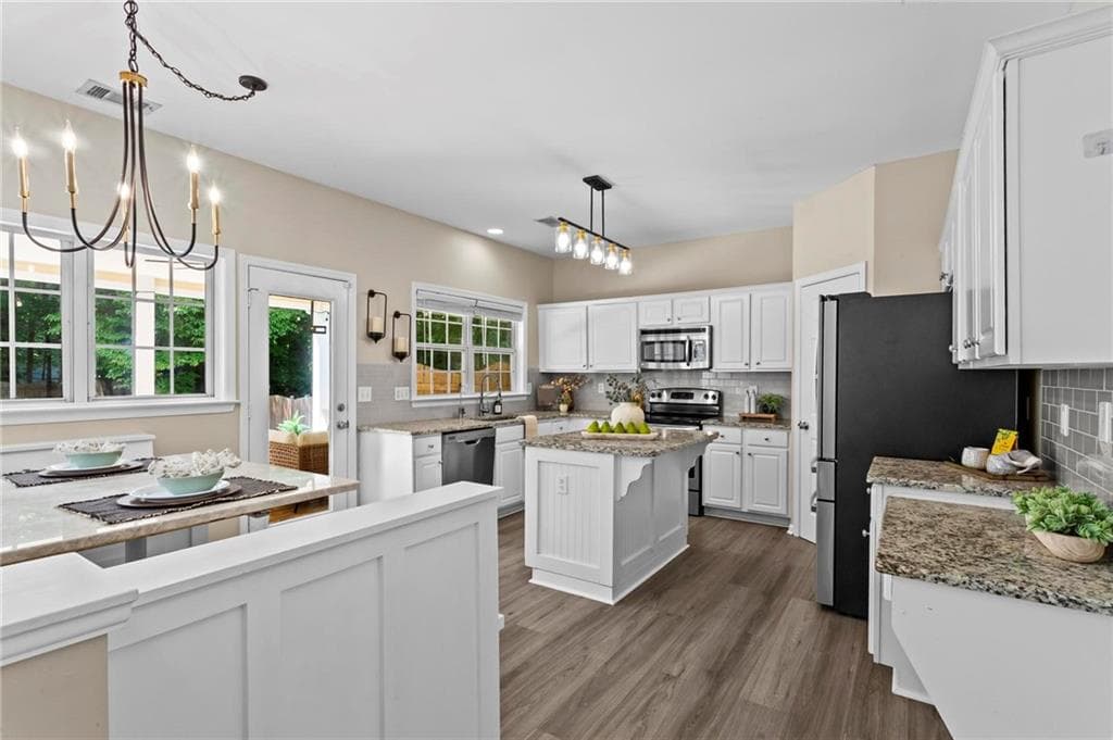 4 bedroom, 3 bathroom, 2,413 sq ft single family residence under contract at 2873 Donamire Lane, Kennesaw, GA 30144 — photo 3