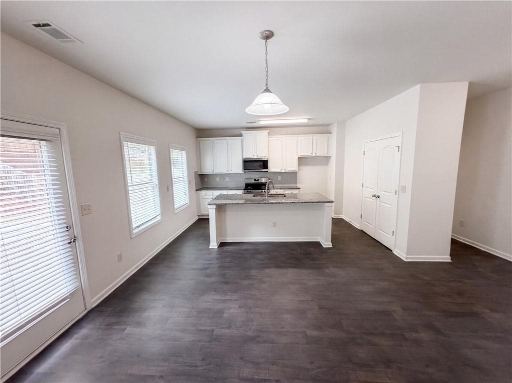 4 bedroom, 3 bathroom, 2,159 sq ft single family residence for sale at 821 Walnut Woods Drive, Braselton, GA 30517 — photo 2