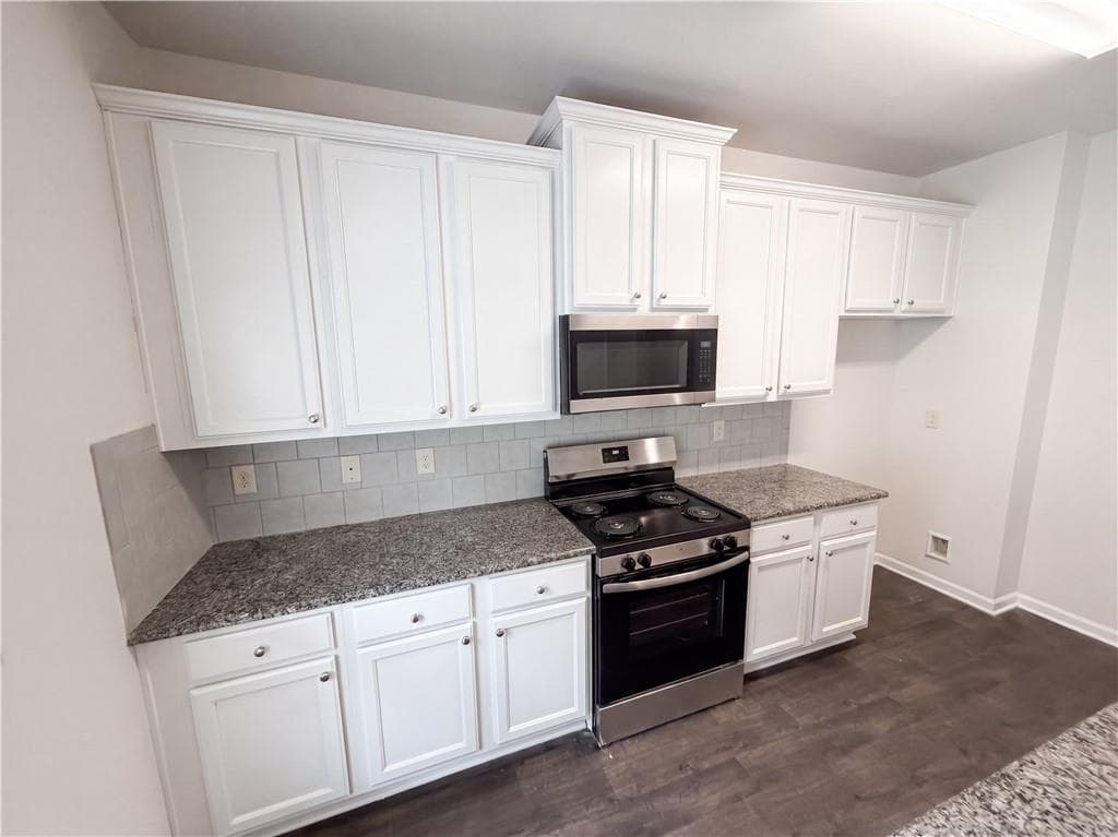 4 bedroom, 3 bathroom, 2,159 sq ft single family residence for sale at 821 Walnut Woods Drive, Braselton, GA 30517 — photo 10