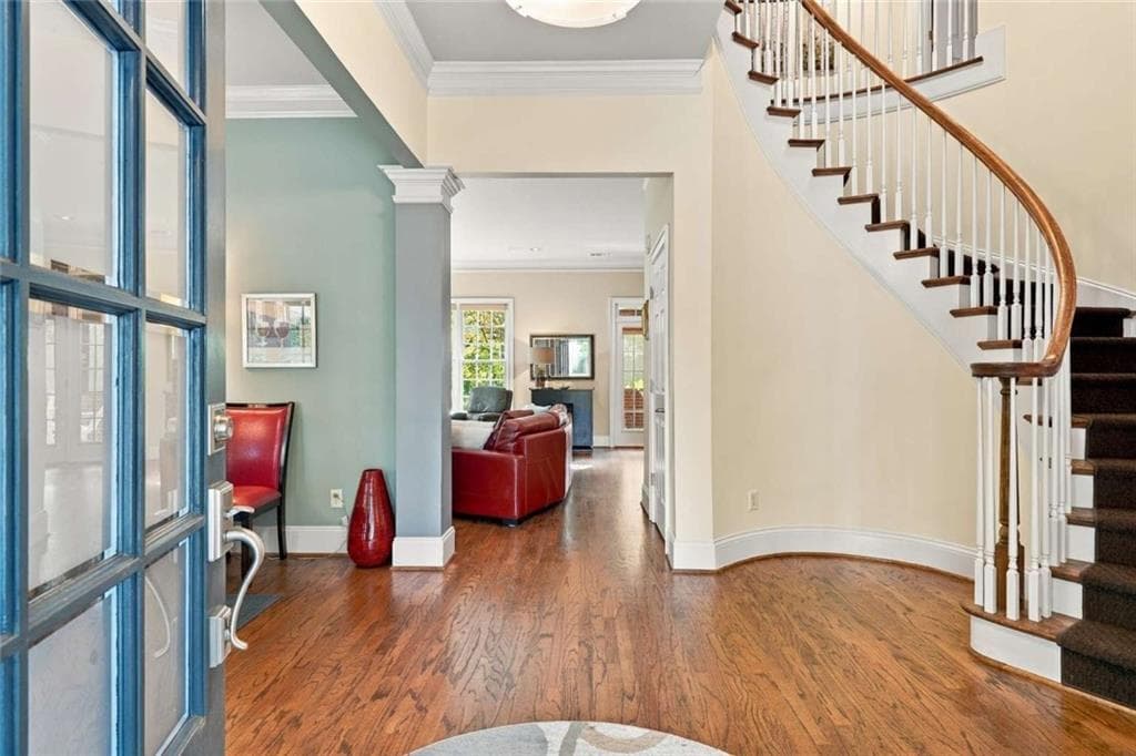 4 bedroom, 4 bathroom, 3,024 sq ft single family residence for sale at 510 Wembley Circle, Sandy Springs, GA 30328 — photo 4