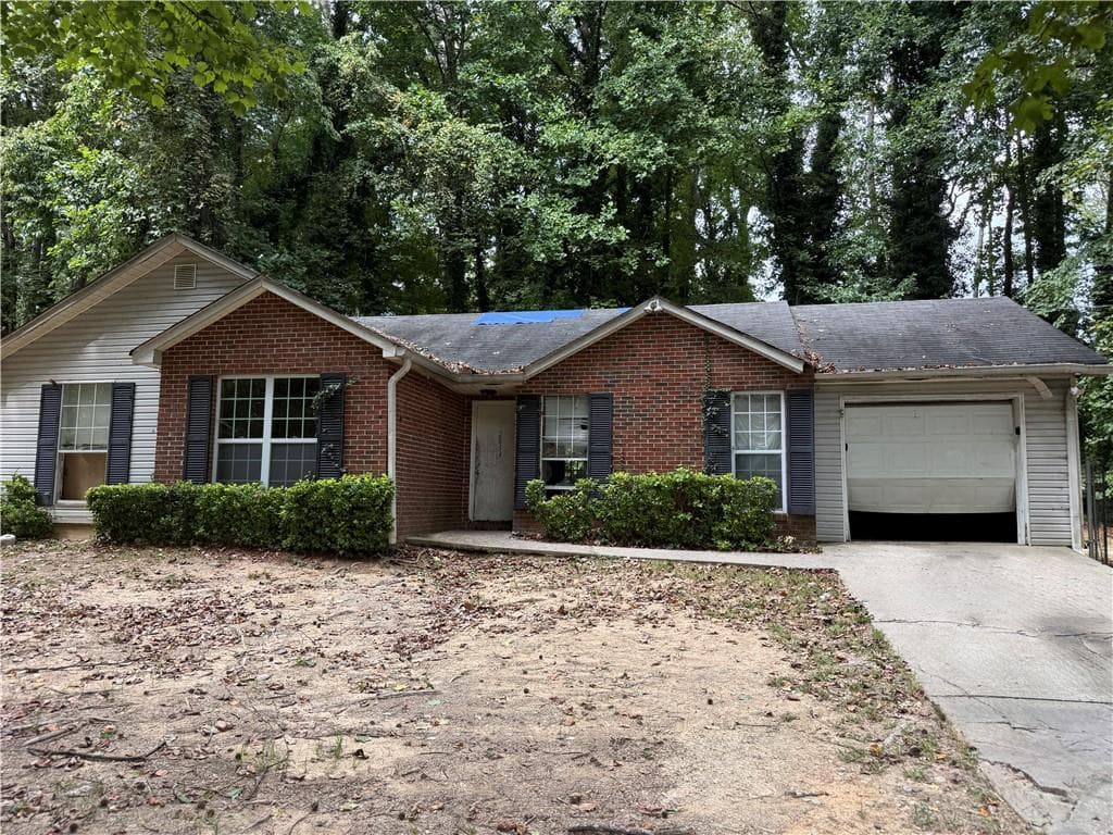 3 bedroom, 2 bathroom, 1,091 sq ft single family residence for sale at 2033 Pine Cone Drive, Atlanta, GA 30331 — photo 1 of 8
