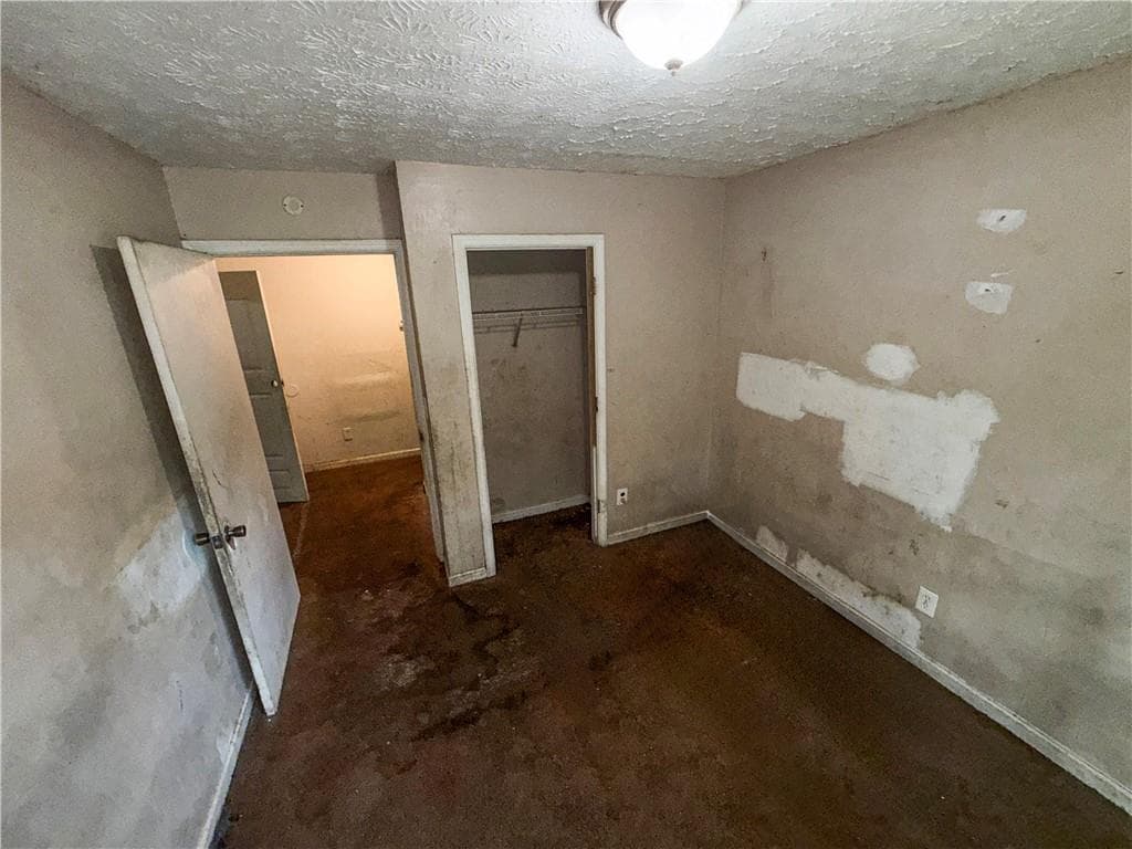 3 bedroom, 2 bathroom, 1,091 sq ft single family residence for sale at 2033 Pine Cone Drive, Atlanta, GA 30331 — photo 6