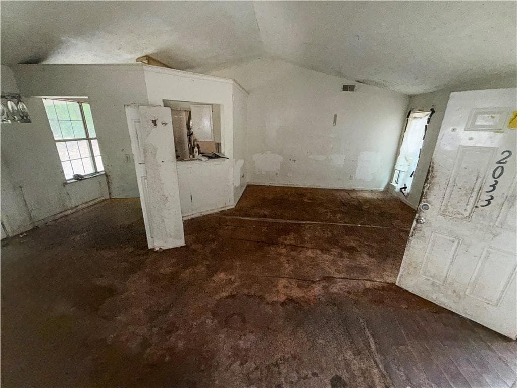 3 bedroom, 2 bathroom, 1,091 sq ft single family residence for sale at 2033 Pine Cone Drive, Atlanta, GA 30331 — photo 7