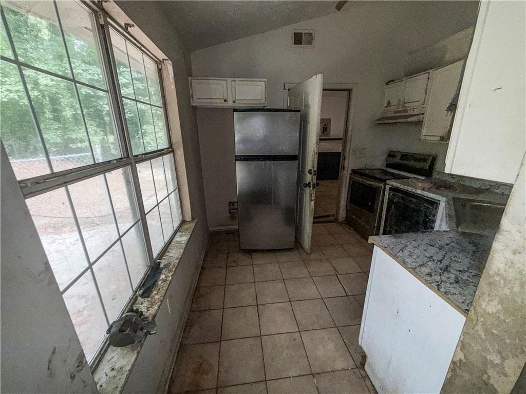 3 bedroom, 2 bathroom, 1,091 sq ft single family residence for sale at 2033 Pine Cone Drive, Atlanta, GA 30331 — photo 8