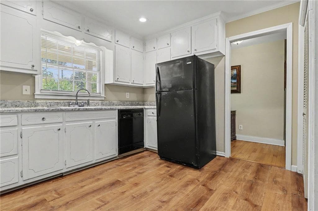 3 bedroom, 2 bathroom, 1,978 sq ft single family residence for sale at 4146 Hapsburg Court, Decatur, GA 30034 — photo 4