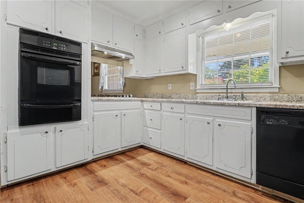 3 bedroom, 2 bathroom, 1,978 sq ft single family residence for sale at 4146 Hapsburg Court, Decatur, GA 30034 — photo 6