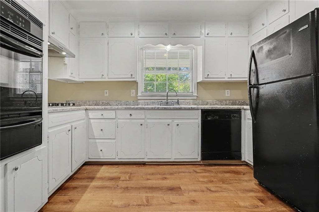 3 bedroom, 2 bathroom, 1,978 sq ft single family residence for sale at 4146 Hapsburg Court, Decatur, GA 30034 — photo 5