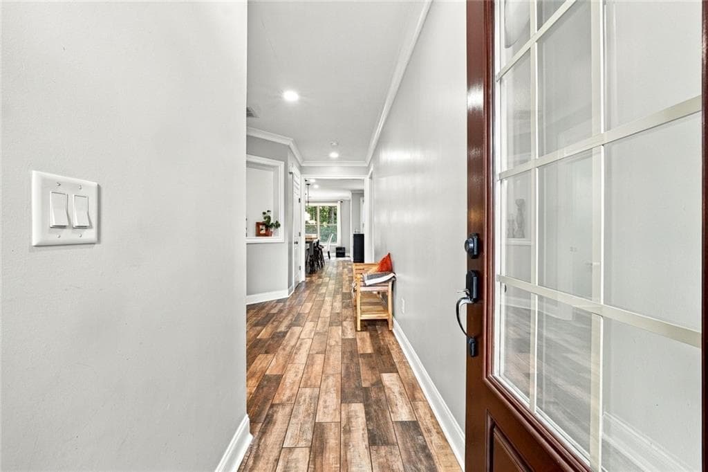 3 bedroom, 3 bathroom, 2,665 sq ft single family residence for sale at 7190 Jamestown Drive, Alpharetta, GA 30005 — photo 2