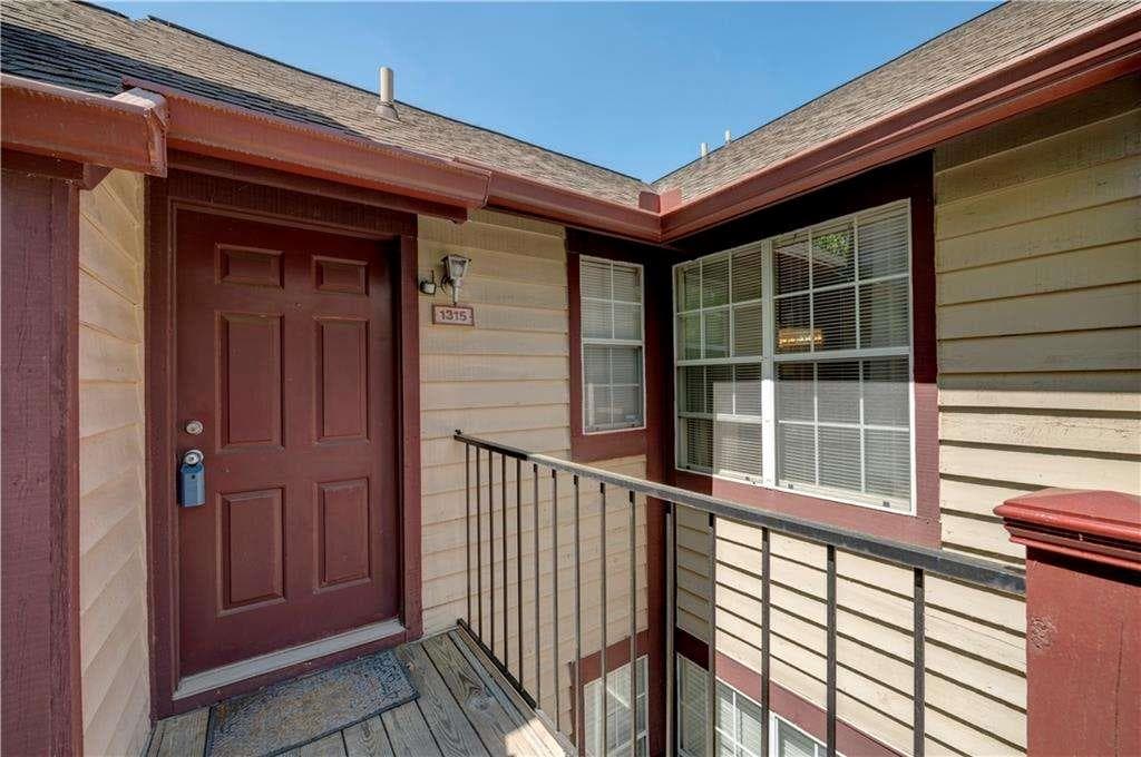 2 bedroom, 2 bathroom, 880 sq ft condominium for sale at 1315 Red Deer Way # 255, Johns Creek, GA 30022 — photo 2