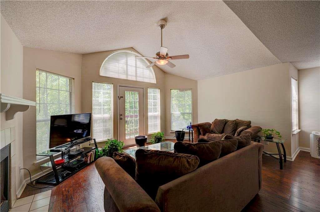 2 bedroom, 2 bathroom, 880 sq ft condominium for sale at 1315 Red Deer Way # 255, Johns Creek, GA 30022 — photo 4