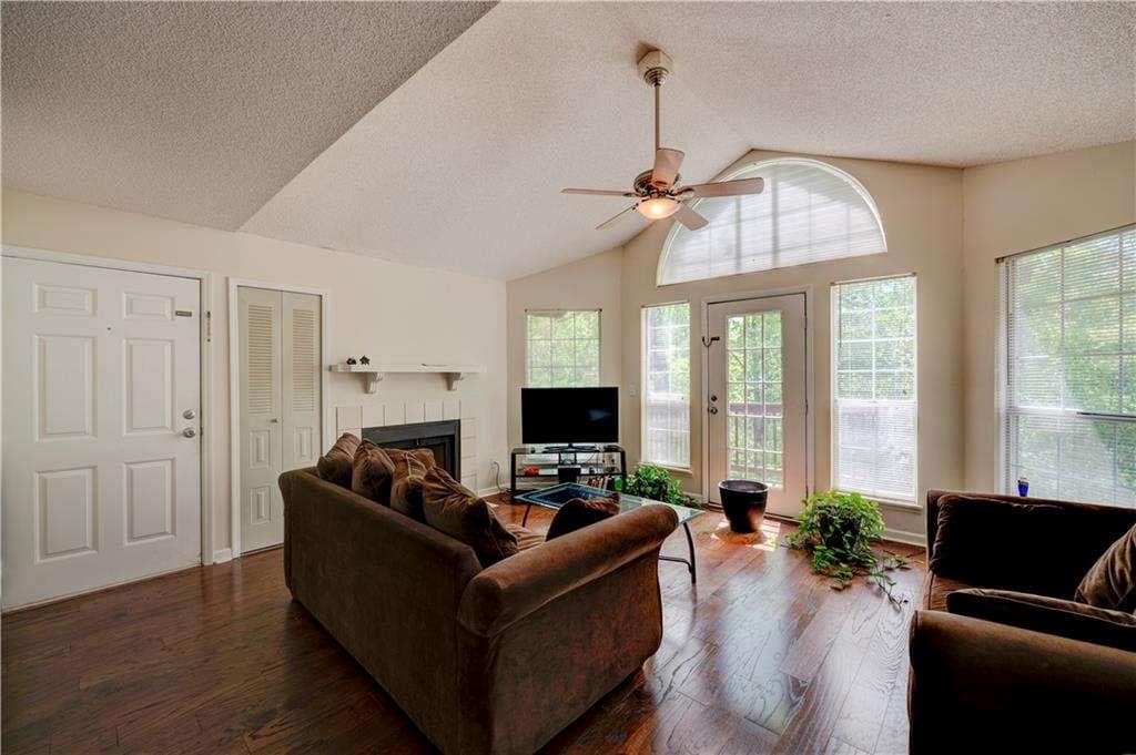 2 bedroom, 2 bathroom, 880 sq ft condominium for sale at 1315 Red Deer Way # 255, Johns Creek, GA 30022 — photo 5