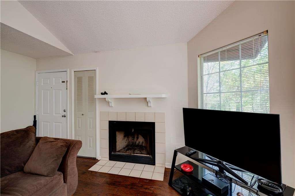 2 bedroom, 2 bathroom, 880 sq ft condominium for sale at 1315 Red Deer Way # 255, Johns Creek, GA 30022 — photo 6