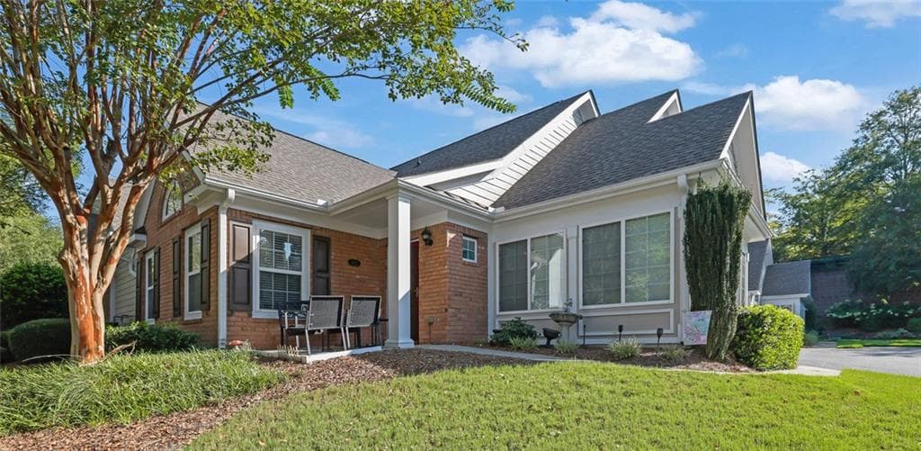 2 bedroom, 2 bathroom, 1,546 sq ft condominium for sale at 6112 Menlow Court, Cumming, GA 30041 — photo 1 of 23