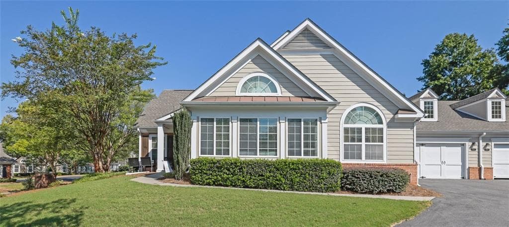 2 bedroom, 2 bathroom, 1,546 sq ft condominium for sale at 6112 Menlow Court, Cumming, GA 30041 — photo 2