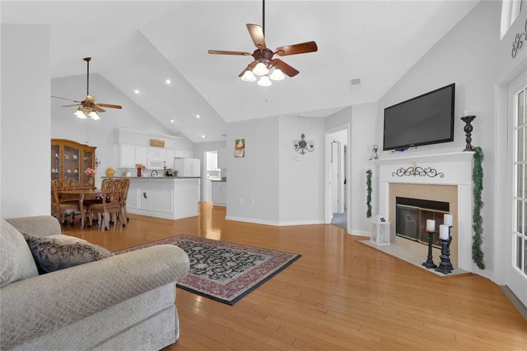 2 bedroom, 2 bathroom, 1,546 sq ft condominium for sale at 6112 Menlow Court, Cumming, GA 30041 — photo 3