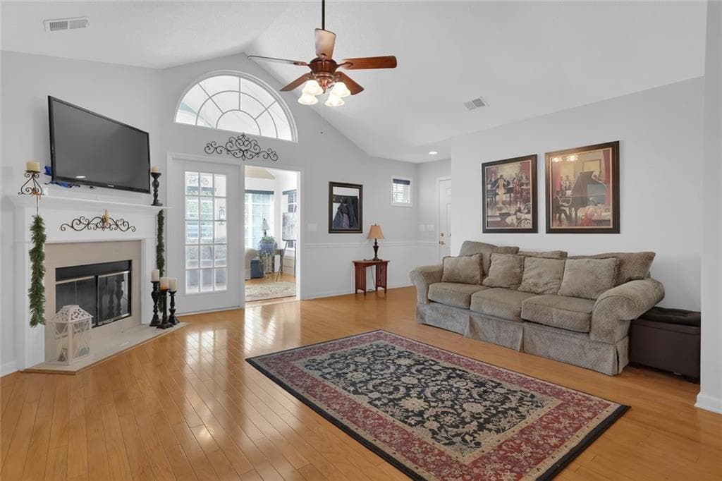 2 bedroom, 2 bathroom, 1,546 sq ft condominium for sale at 6112 Menlow Court, Cumming, GA 30041 — photo 4