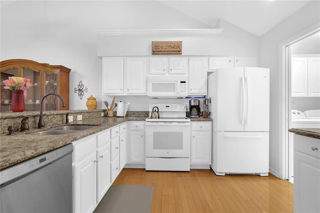 2 bedroom, 2 bathroom, 1,546 sq ft condominium for sale at 6112 Menlow Court, Cumming, GA 30041 — photo 10