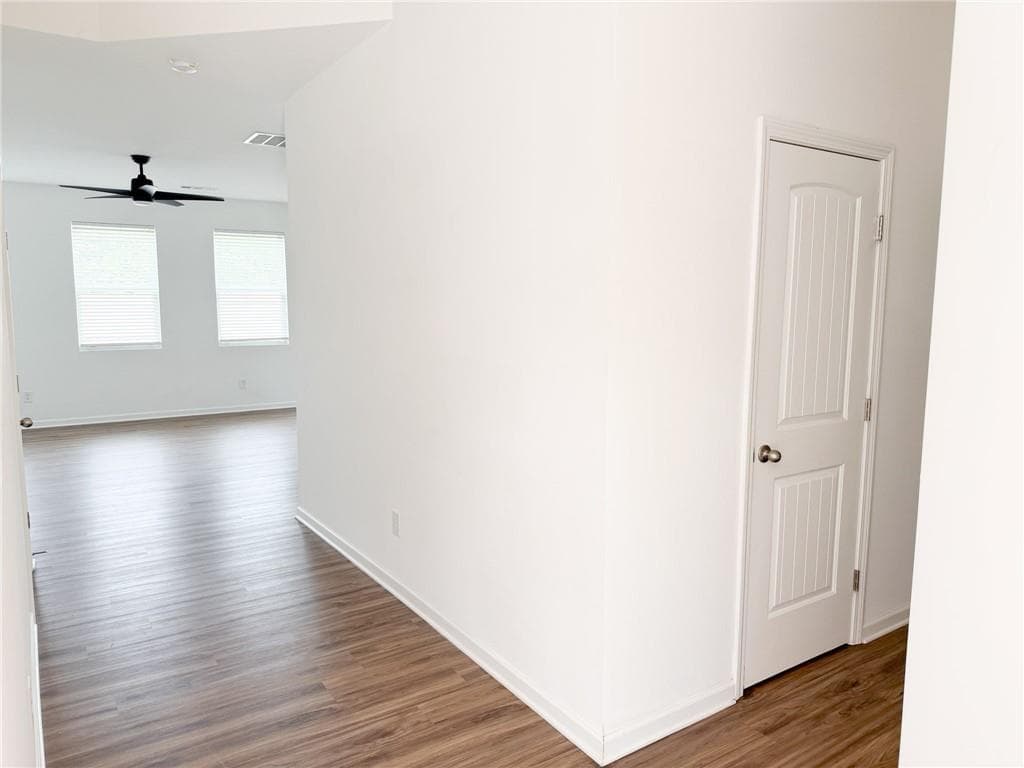3 bedroom, 3 bathroom, 1,749 sq ft single family residence for rent at 102 Pointe Place, Dawsonville, GA 30534 for $2,300 a month — photo 3