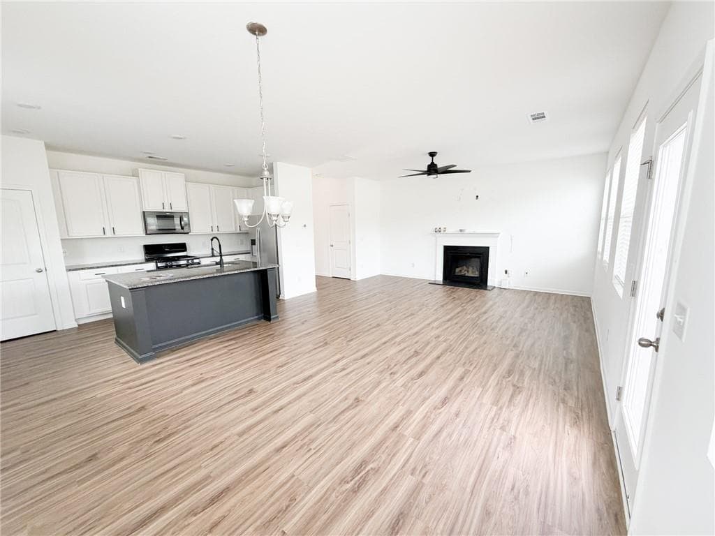 3 bedroom, 3 bathroom, 1,749 sq ft single family residence for rent at 102 Pointe Place, Dawsonville, GA 30534 for $2,300 a month — photo 5