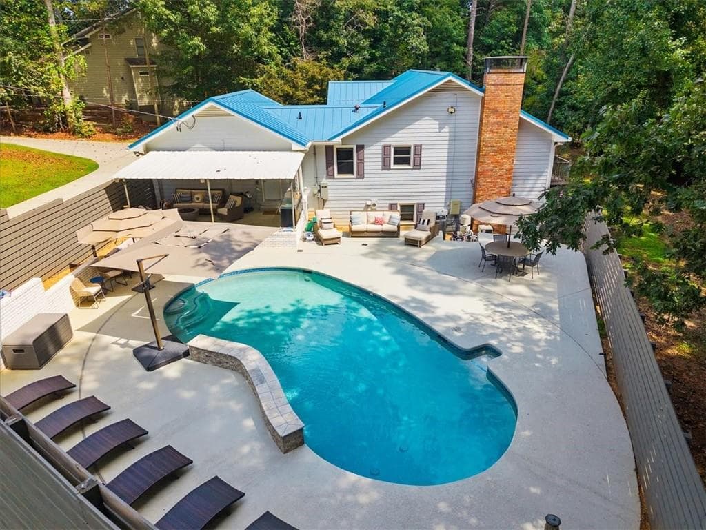 3 bedroom, 2 bathroom, 2,739 sq ft single family residence for sale at 1695 Lakeside Trail, Cumming, GA 30041 — photo 2