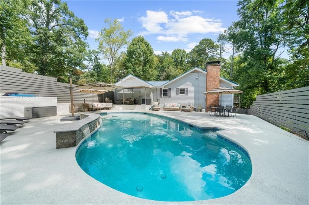 3 bedroom, 2 bathroom, 2,739 sq ft single family residence for sale at 1695 Lakeside Trail, Cumming, GA 30041 — photo 3