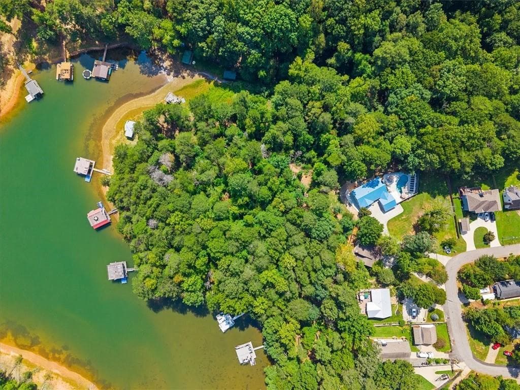 3 bedroom, 2 bathroom, 2,739 sq ft single family residence for sale at 1695 Lakeside Trail, Cumming, GA 30041 — photo 5