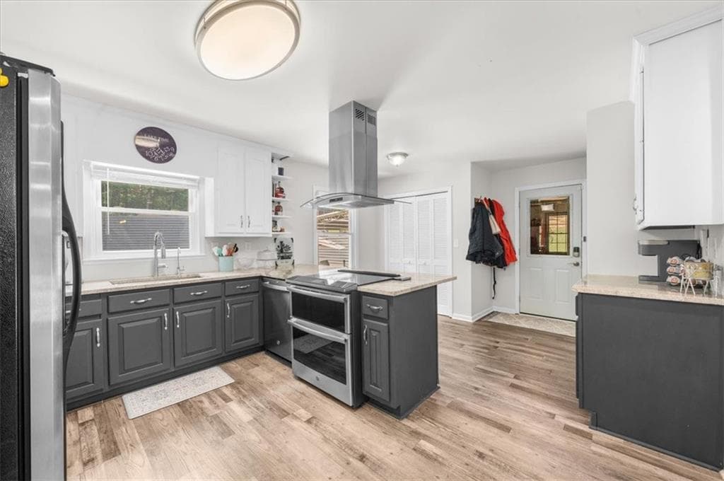 3 bedroom, 2 bathroom, 2,739 sq ft single family residence for sale at 1695 Lakeside Trail, Cumming, GA 30041 — photo 8