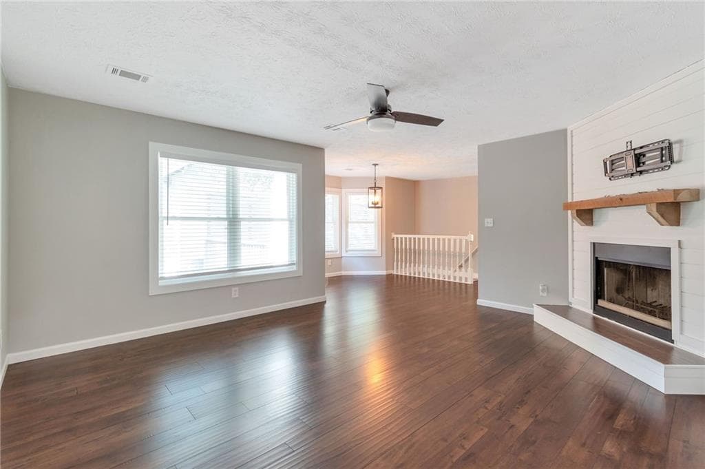 3 bedroom, 2 bathroom, 2,044 sq ft single family residence for sale at 3245 Marine Road, Cumming, GA 30041 — photo 3