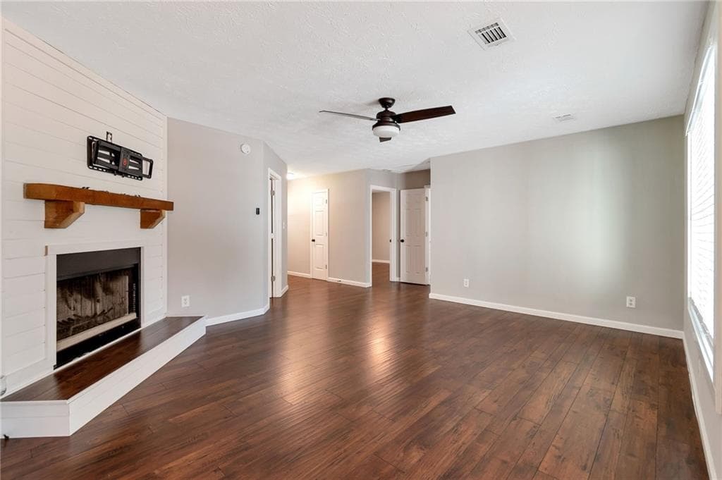 3 bedroom, 2 bathroom, 2,044 sq ft single family residence for sale at 3245 Marine Road, Cumming, GA 30041 — photo 5