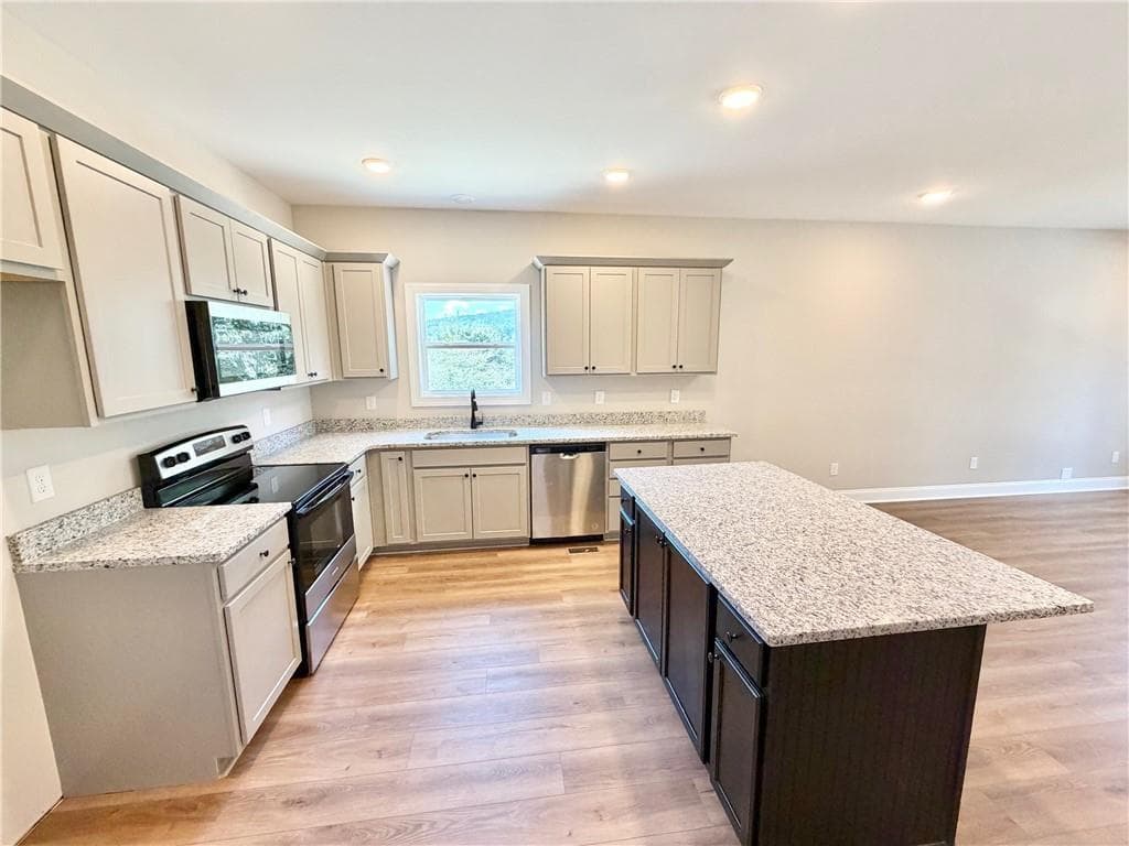 3 bedroom, 2 bathroom, 1,300 sq ft single family residence under contract at 55 Gaston Westbrook Avenue, Emerson, GA 30137 — photo 4