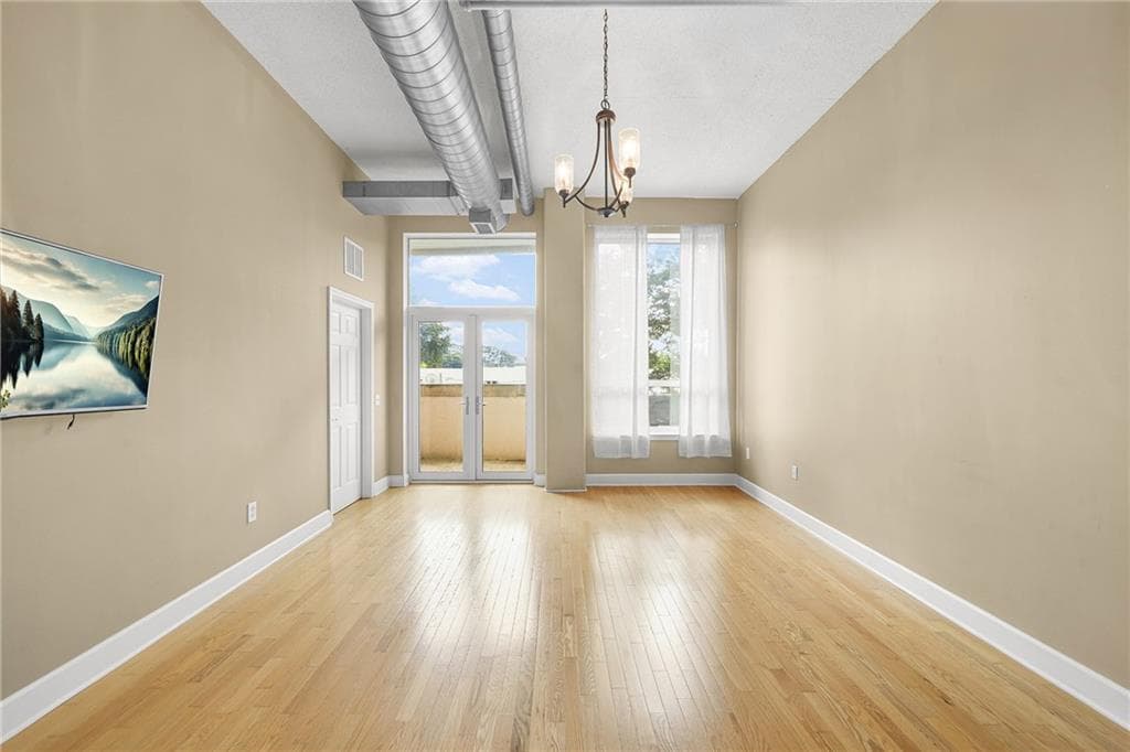 1 bedroom, 1 bathroom, 964 sq ft condominium for sale at 3820 Roswell Road 205, Atlanta, GA 30342 — photo 2