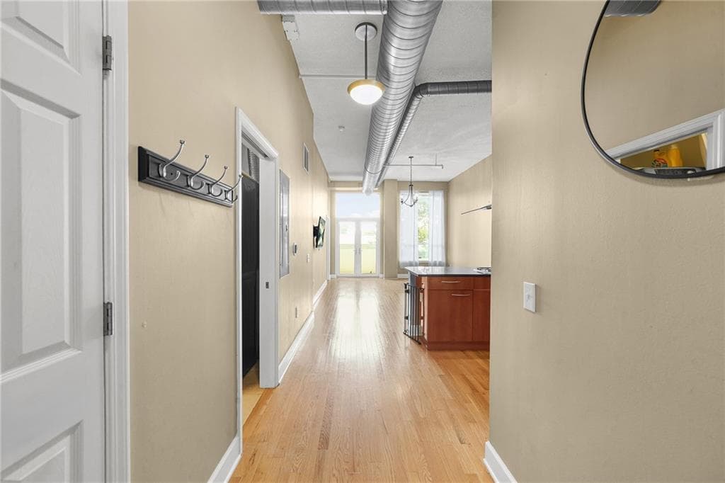 1 bedroom, 1 bathroom, 964 sq ft condominium for sale at 3820 Roswell Road 205, Atlanta, GA 30342 — photo 4