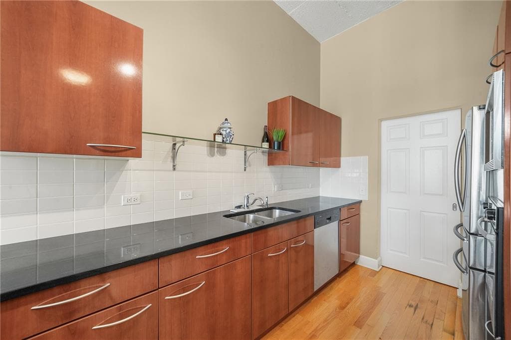 1 bedroom, 1 bathroom, 964 sq ft condominium for sale at 3820 Roswell Road 205, Atlanta, GA 30342 — photo 8