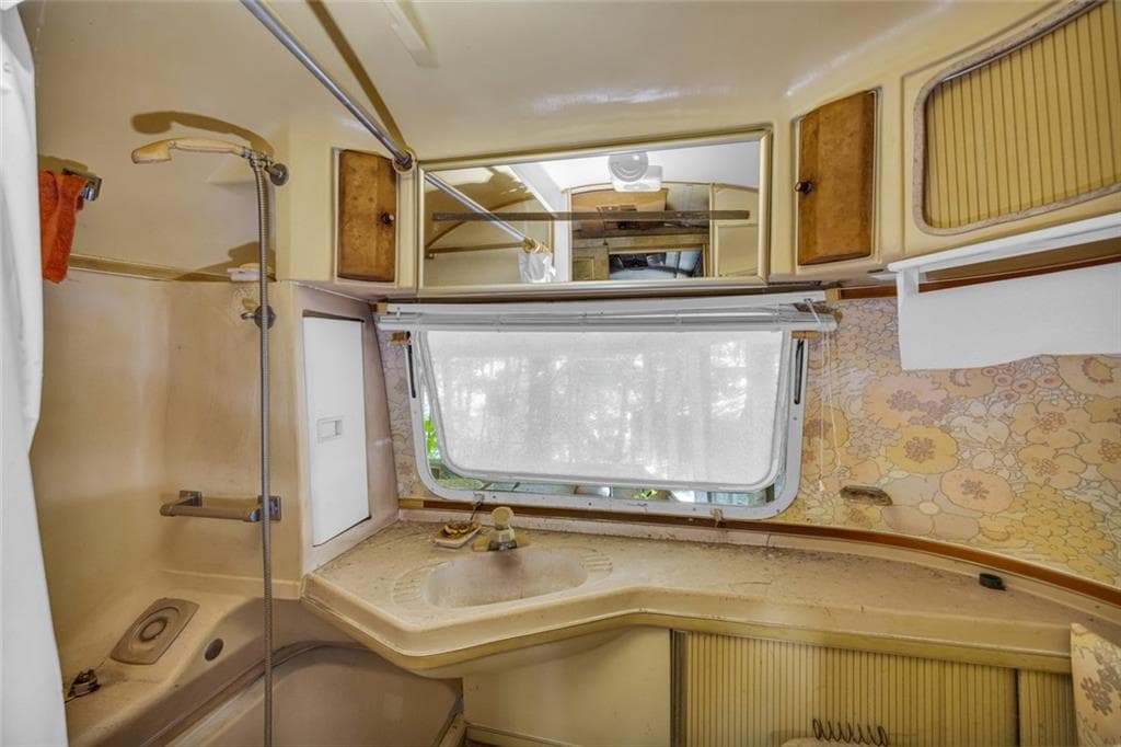 1 bedroom, 1 bathroom, 808 sq ft single family residence for sale at 83 Lost Valley Drive, Cleveland, GA 30528 — photo 8