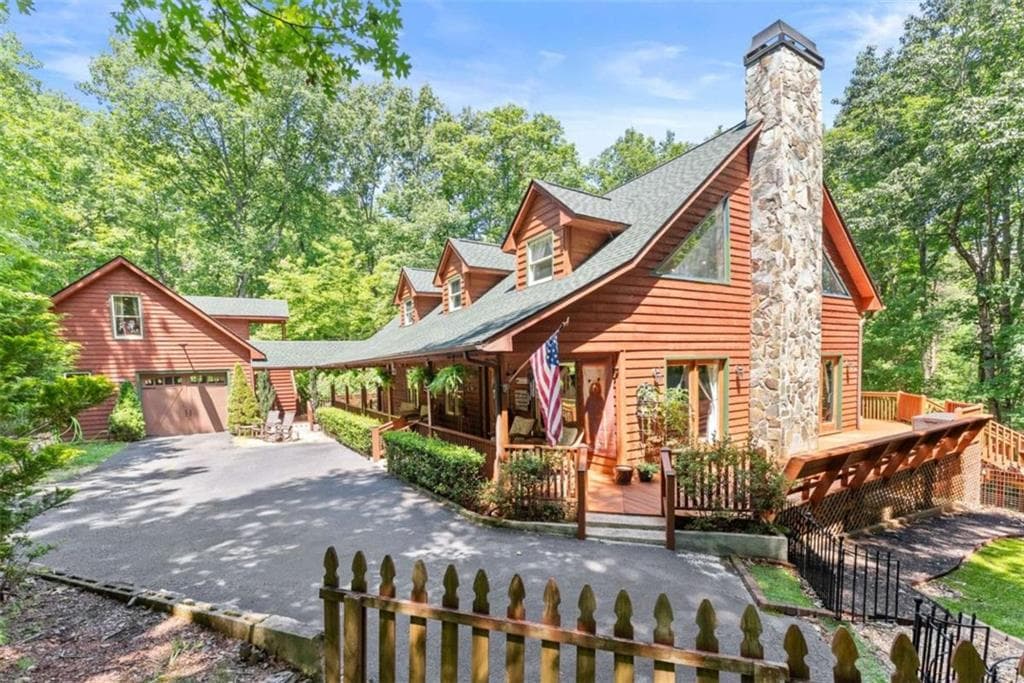 3 bedroom, 2 bathroom, 2,646 sq ft single family residence for sale at 257 Interlochen Court, Sautee Nacoochee, GA 30571 — photo 4