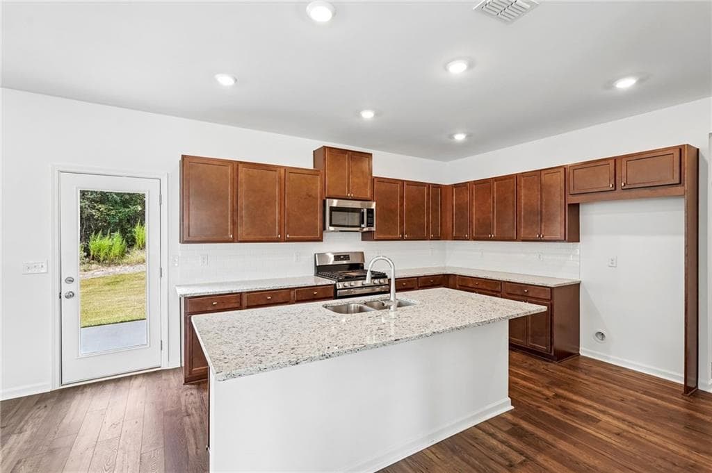 3 bedroom, 3 bathroom, 2,268 sq ft single family residence for sale at 225 Groveton Court, Euharlee, GA 30145 — photo 3