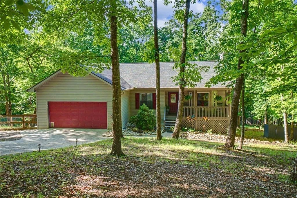 3 bedroom, 2 bathroom, 1,555 sq ft single family residence for sale at 80 Camelot Way, Jasper, GA 30143 — photo 1 of 69