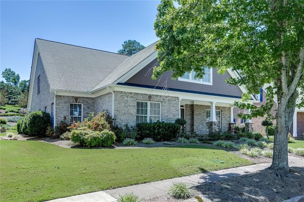 3 bedroom, 3 bathroom, 3,520 sq ft single family residence for sale at 2727 Bearcreek Place, Buford, GA 30519 — photo 3
