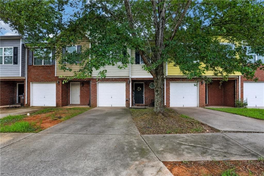 3 bedroom, 3 bathroom, 1,577 sq ft townhouse for sale at 1720 Formosa Lane, Mcdonough, GA 30253