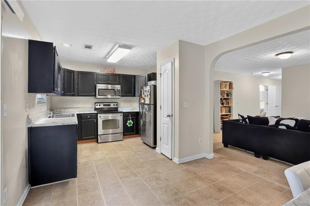 3 bedroom, 3 bathroom, 1,577 sq ft townhouse for sale at 1720 Formosa Lane, Mcdonough, GA 30253 — photo 7