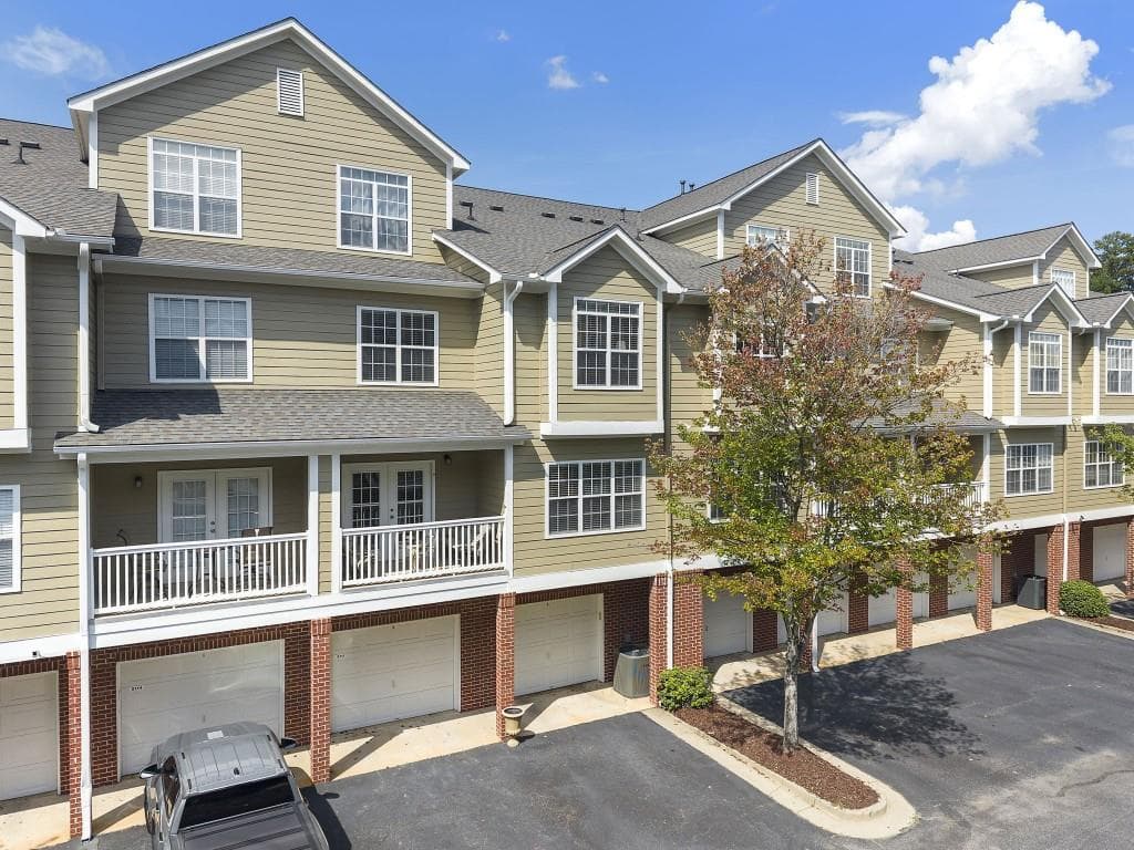 2 bedroom, 3 bathroom, 1,379 sq ft condominium for sale at 5111 Woodland Lane, Alpharetta, GA 30009 — photo 3