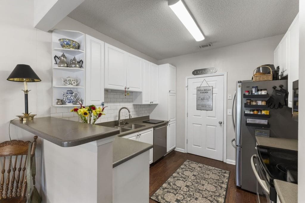 2 bedroom, 3 bathroom, 1,379 sq ft condominium for sale at 5111 Woodland Lane, Alpharetta, GA 30009 — photo 8